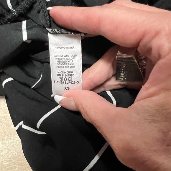 🖤CHARLOTTE RUSSE SUPER CUTE BLACK AND WHITE WRAP SKORT-EUC🖤SZ XS - Picture 9 of 11